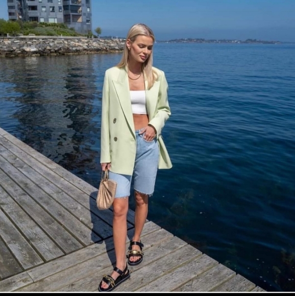 Boyish High Waisted Relaxed Fit Organic Cotton & Tencel Blend Bermuda Sh… - Picture 2 of 16